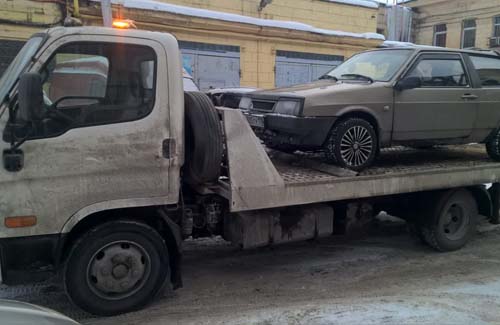 Эвакуатор на вызове в Василеостровском районе СПб